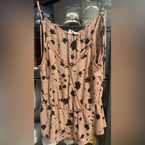 SALE TODAY ONLY $6 from $10!!Cute Top